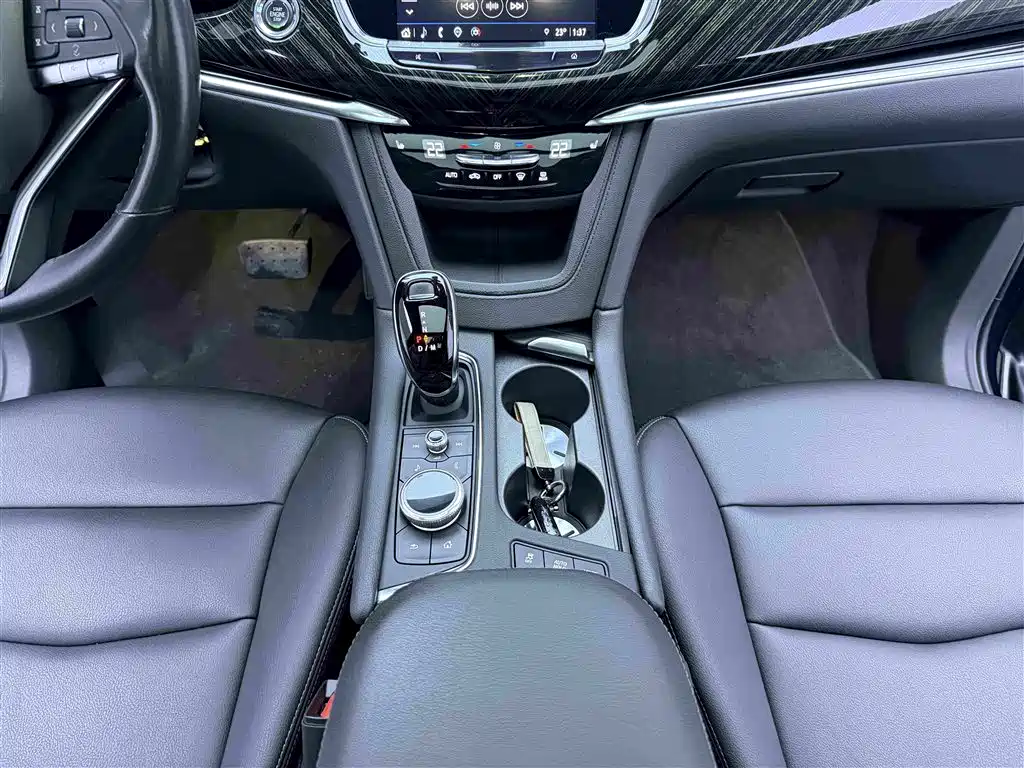 Cadillac XT6 2021 — фото 14