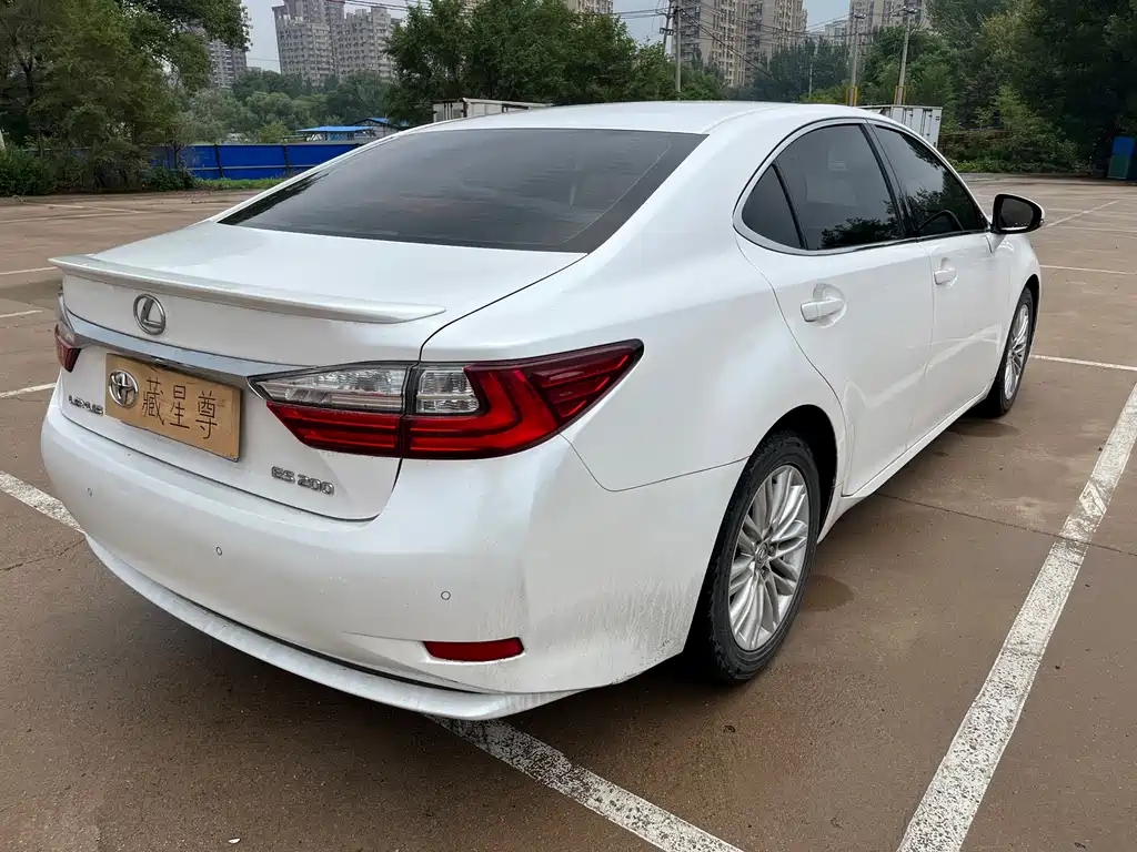 Lexus ES 2015 — фото 11