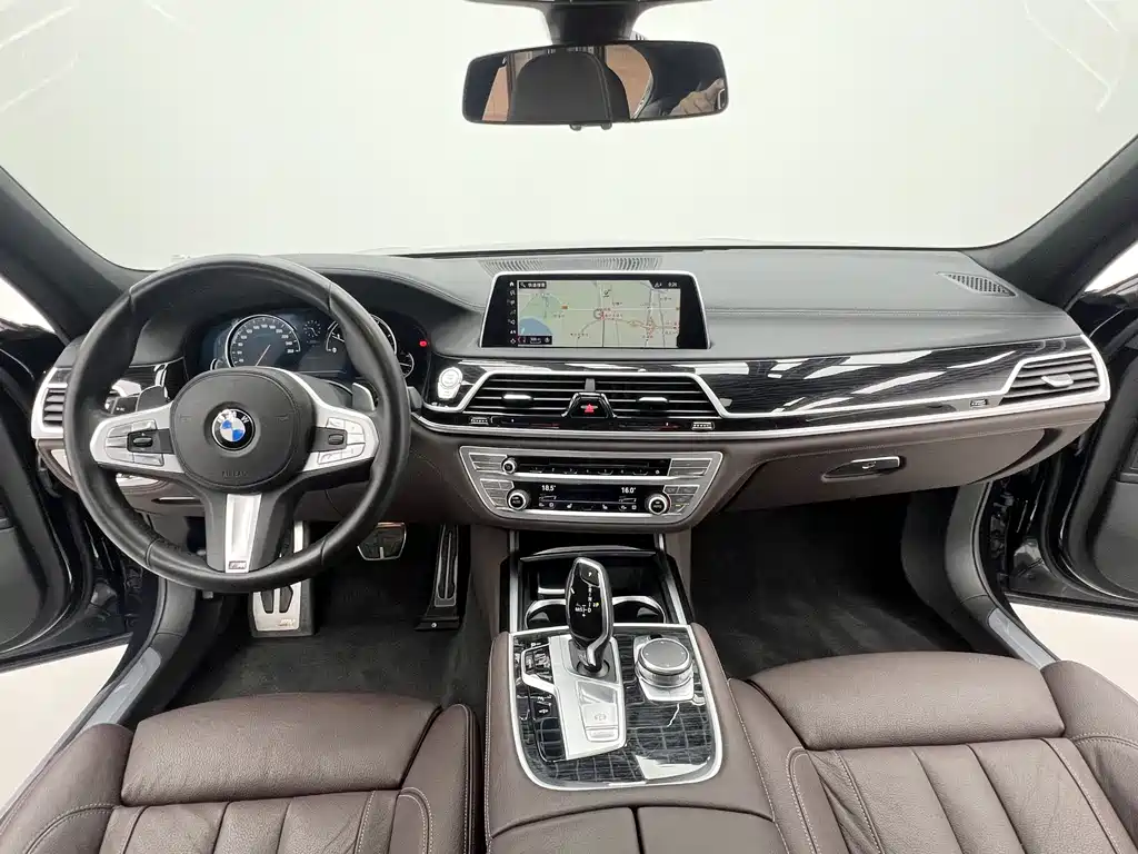 BMW 7 Series 2018 — фото 11