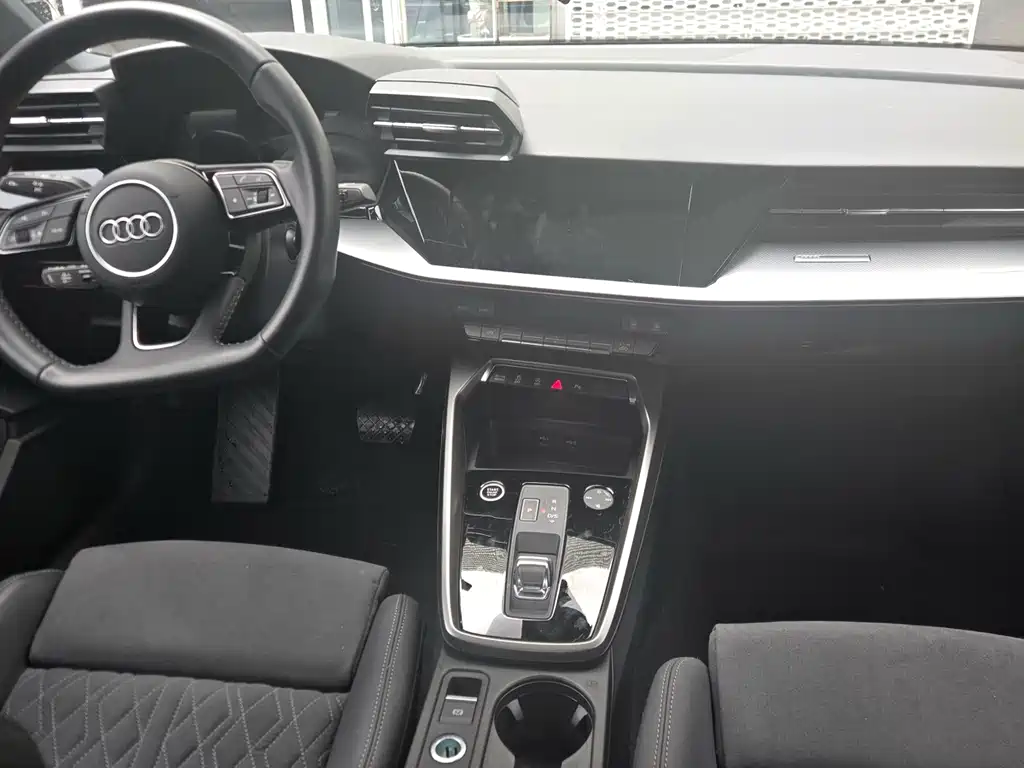 Audi A3 2023 — фото 10