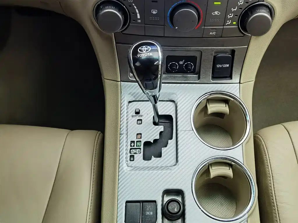 Toyota Highlander 2010 — фото 13