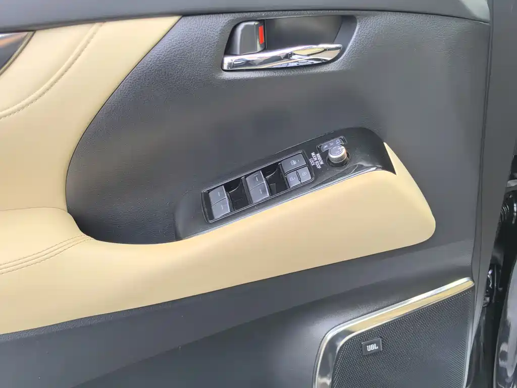 Toyota Vellfire 2022 — фото 15