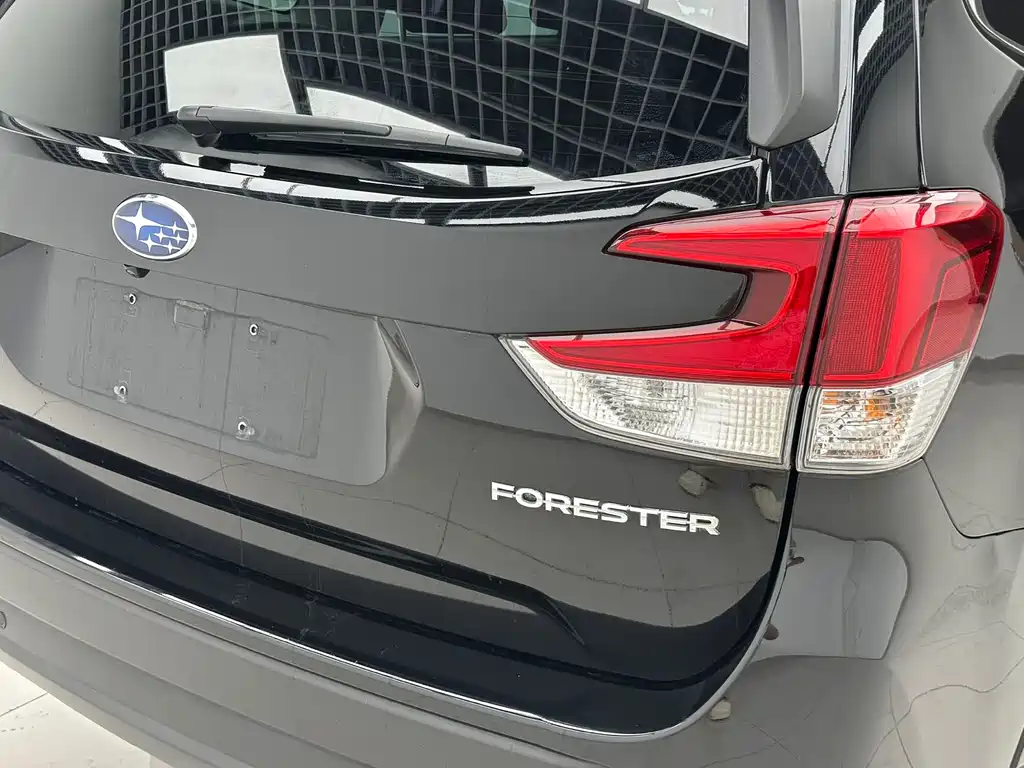 Subaru Forester 2023 — фото 16
