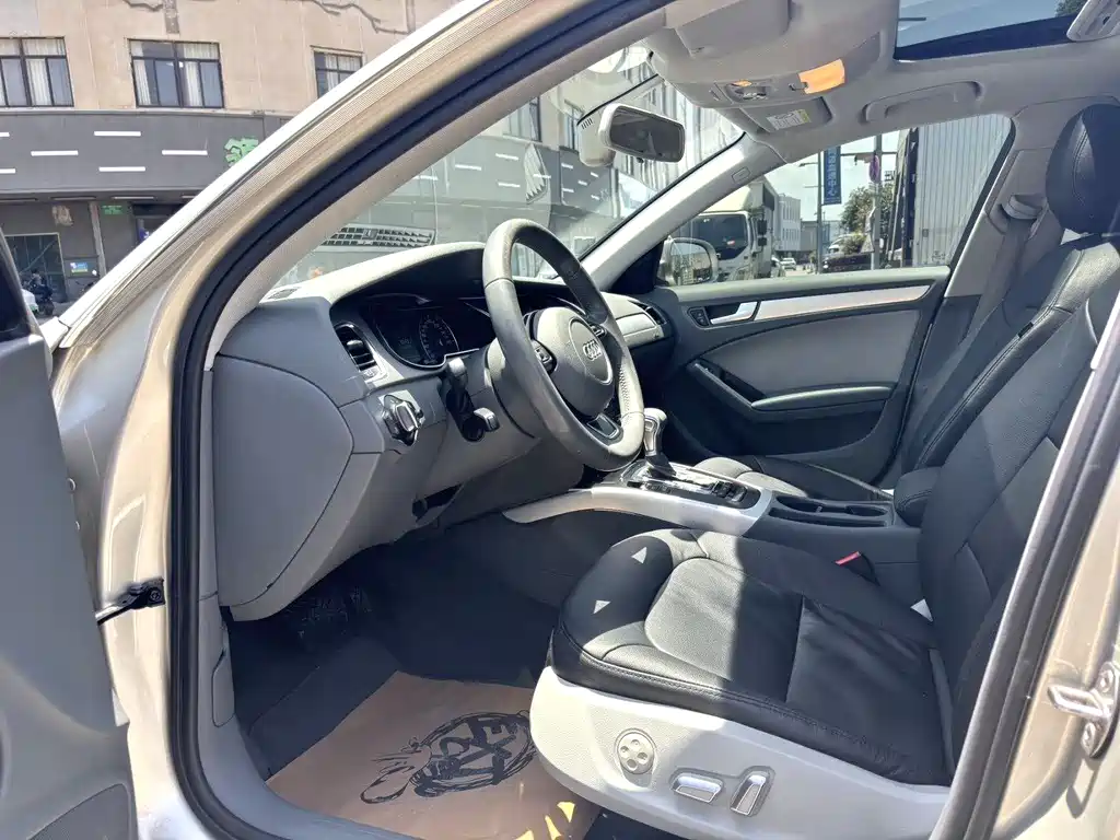 Audi A4L 2015
