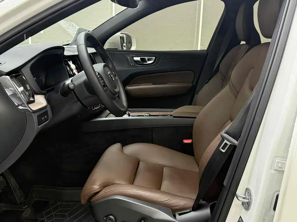 Volvo XC60 PHEV 2024 — фото 17