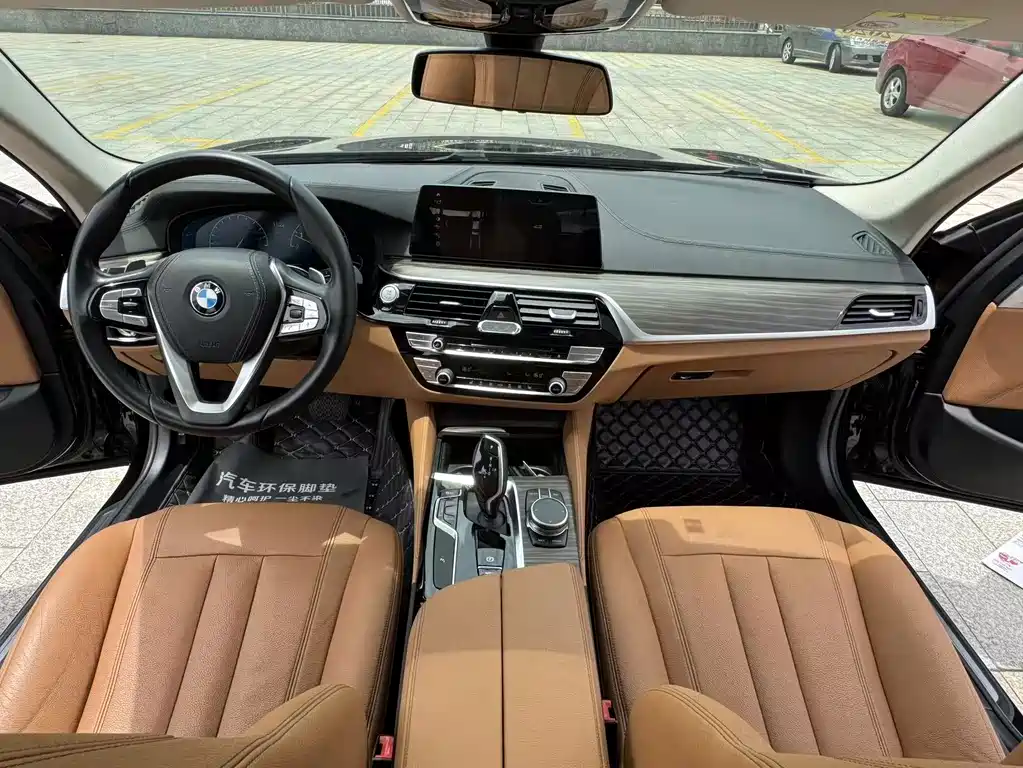BMW 5 Series 2018 — фото 27