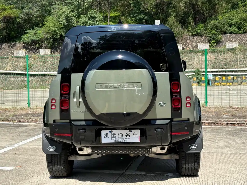 Land Rover Defender 2025 — фото 13