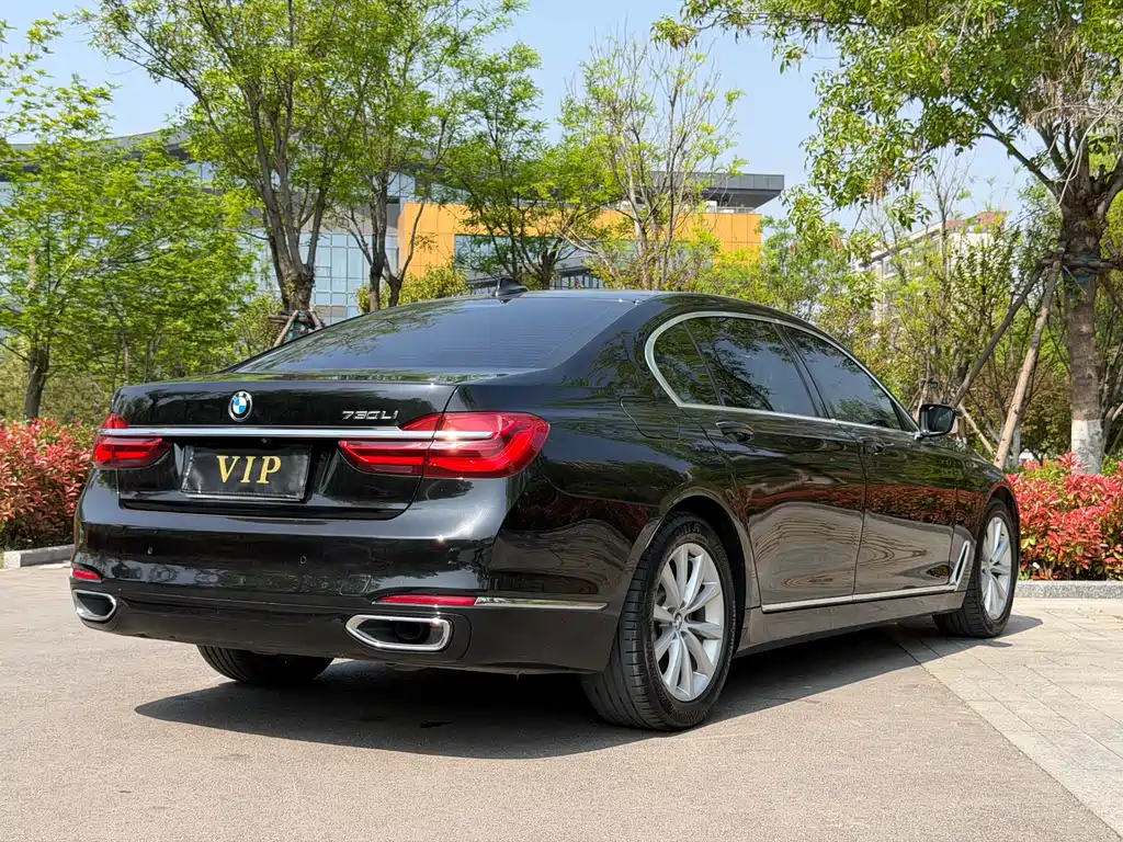 BMW 7 Series 2017 — фото 23