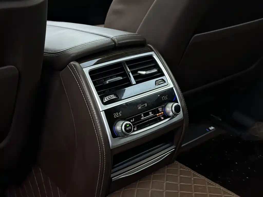 BMW 7 Series 2020 — фото 21