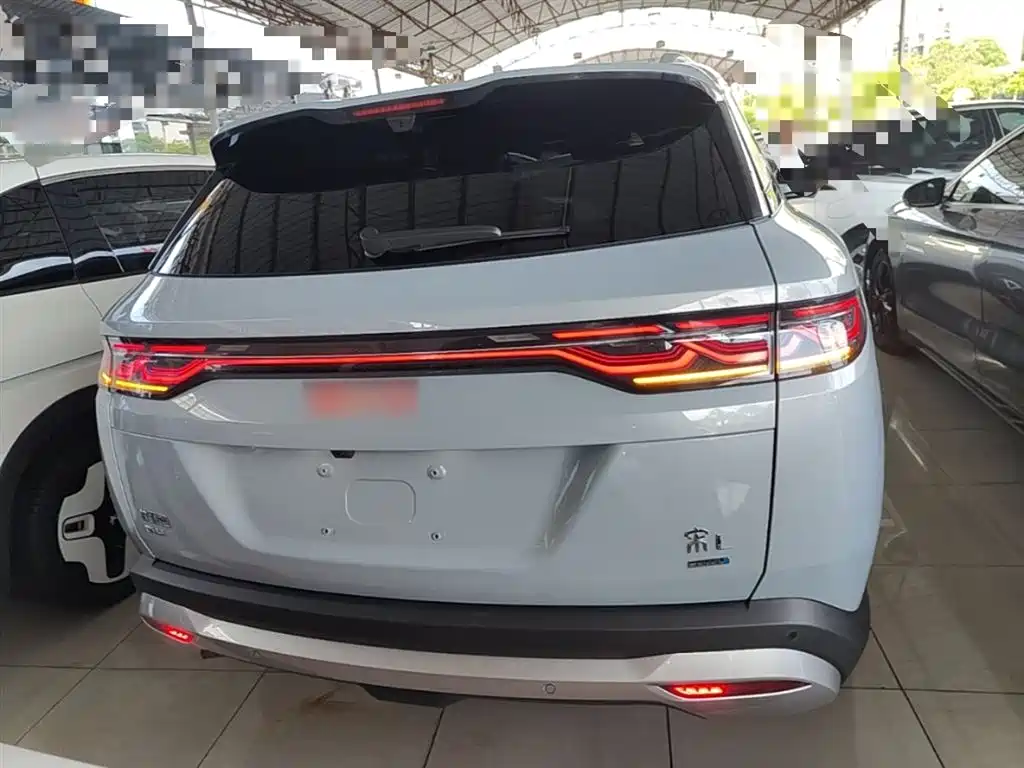 BYD L DM-i 2025 — фото 6