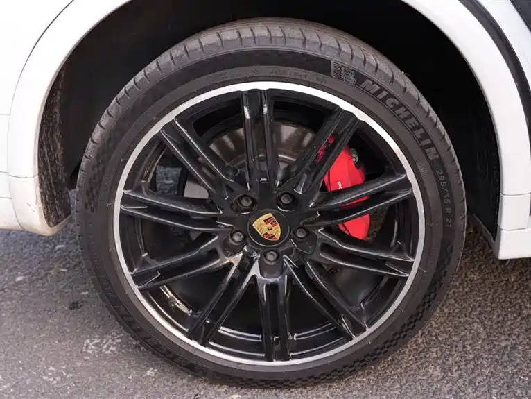 Porsche Cayenne 2016 — фото 10