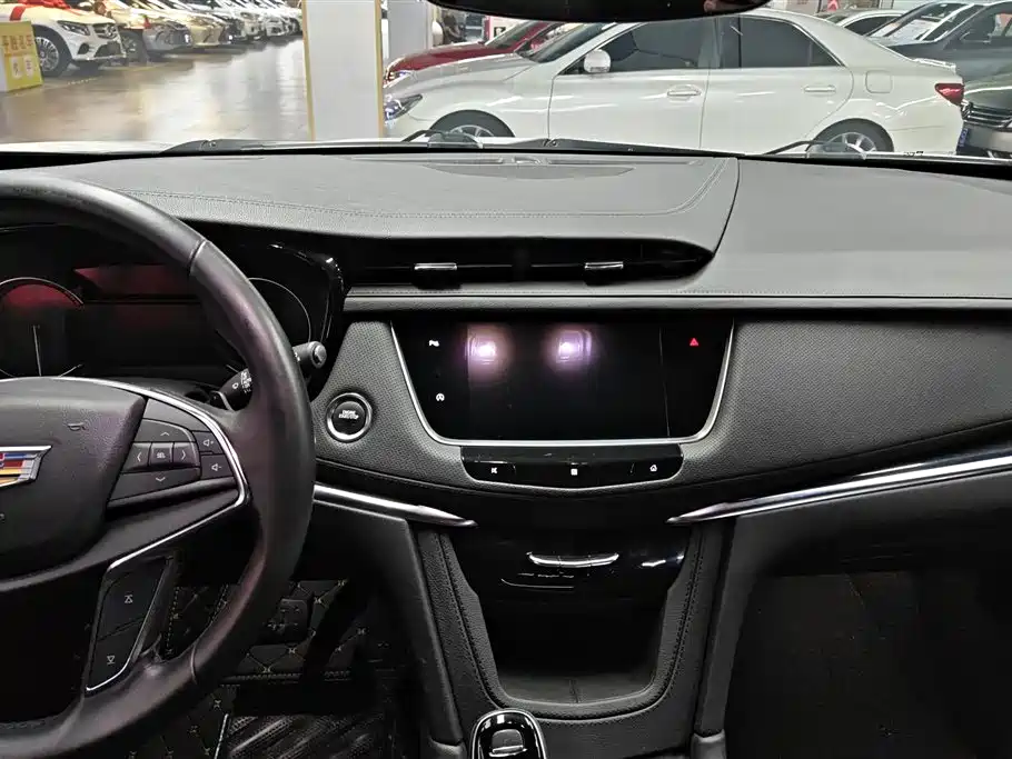 Cadillac XT5 2020 — фото 13