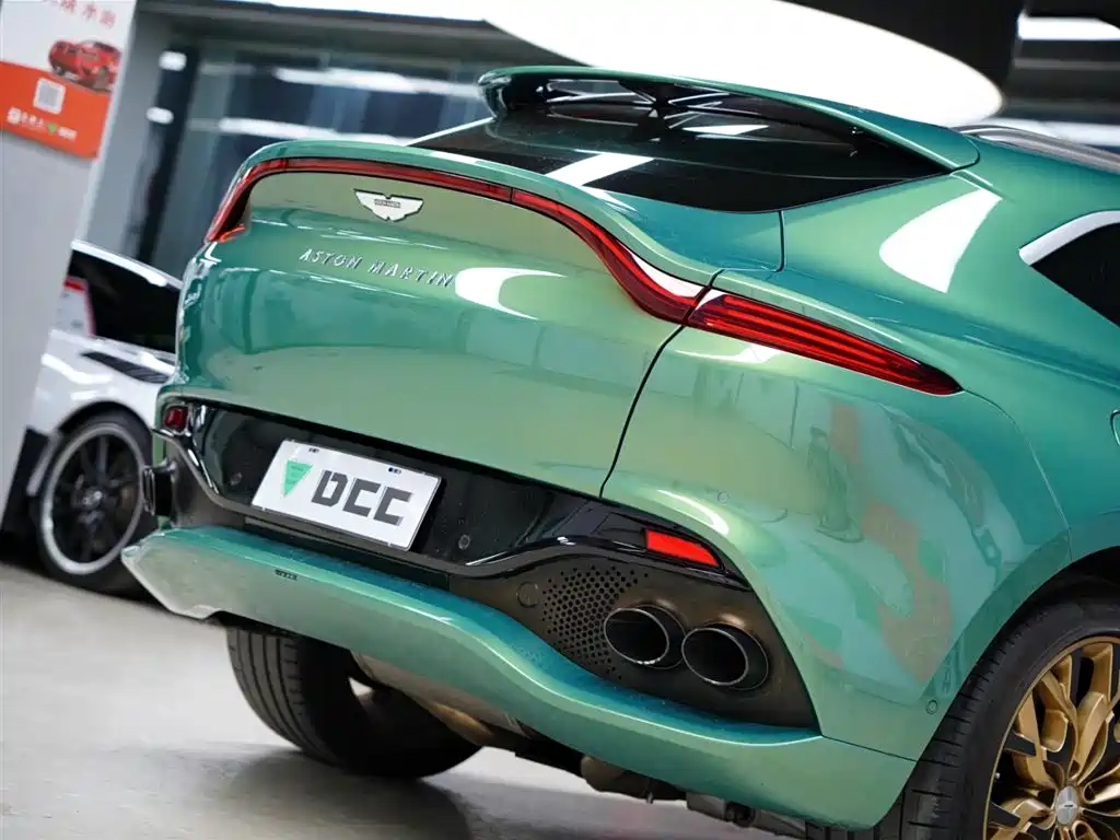 Aston Martin DBX 2023