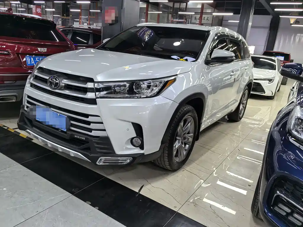 Toyota Highlander 2020 — фото 1