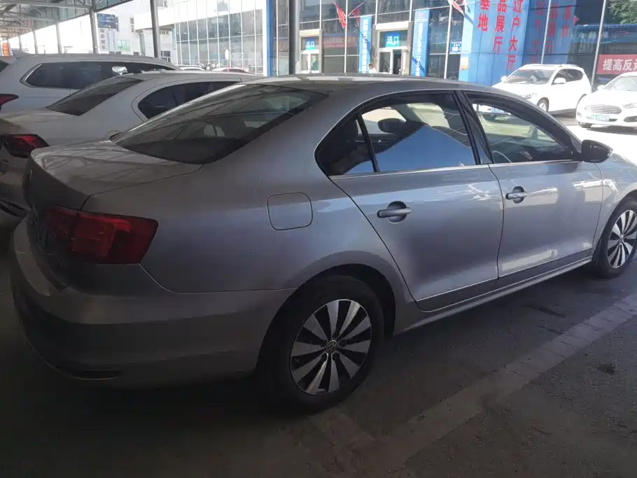 Volkswagen Sagitar 2015