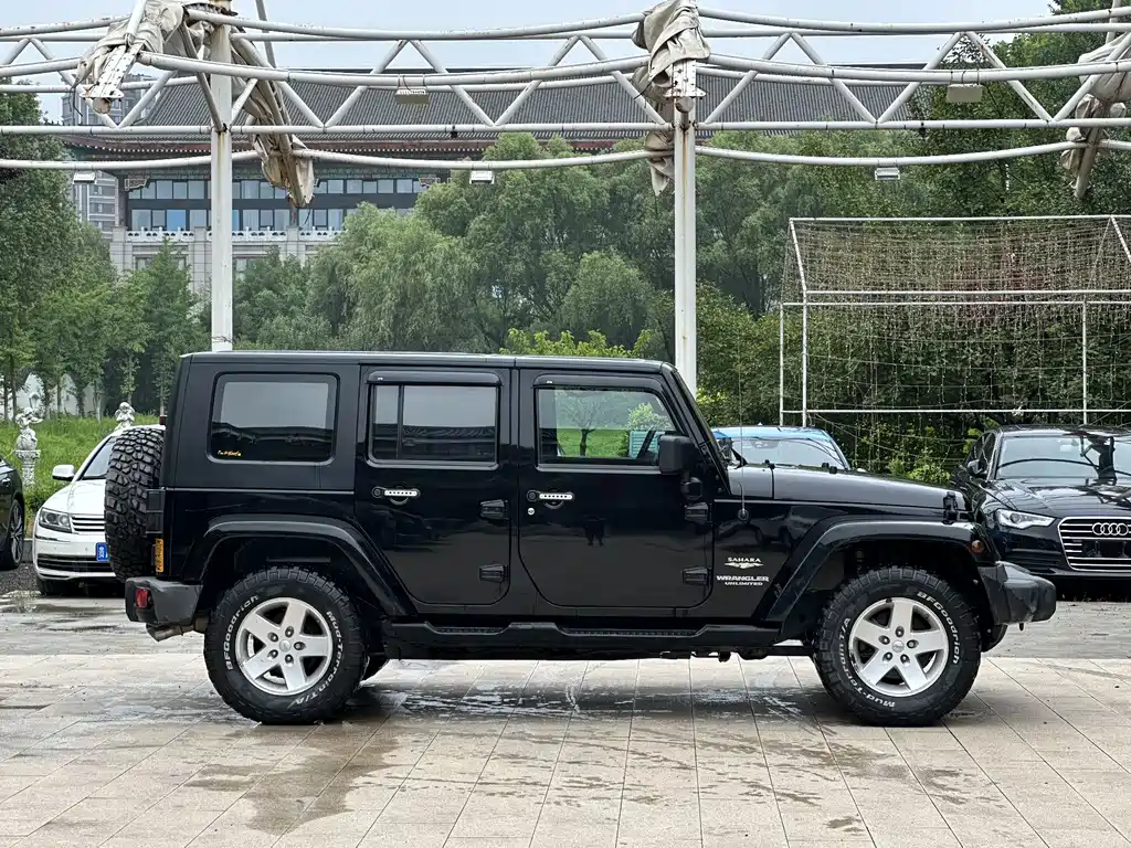 Jeep Wrangler 2010 — фото 23