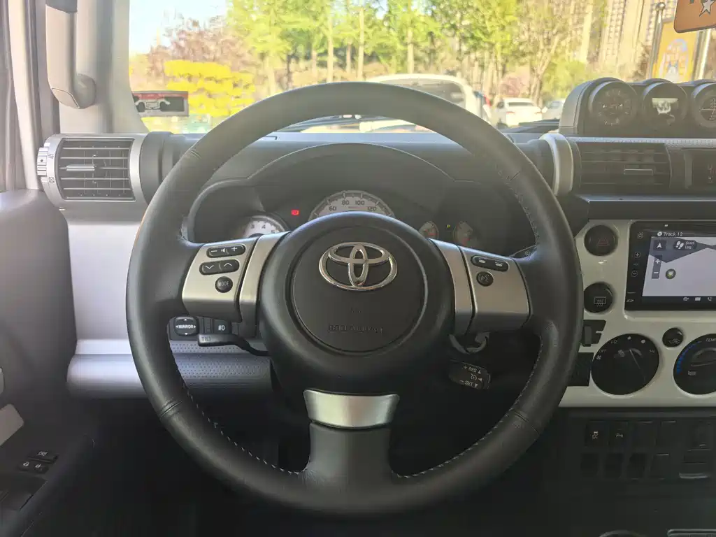 Toyota FJ Cruiser 2019 — фото 12