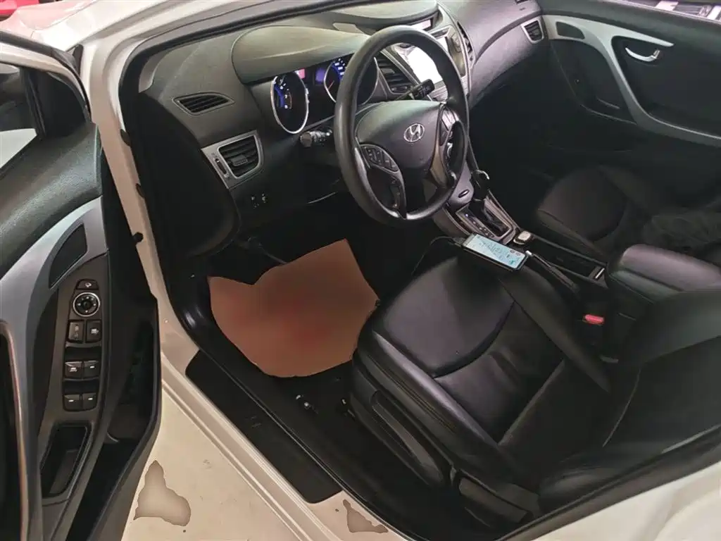 Hyundai Elantra Langdong 2015 — фото 16