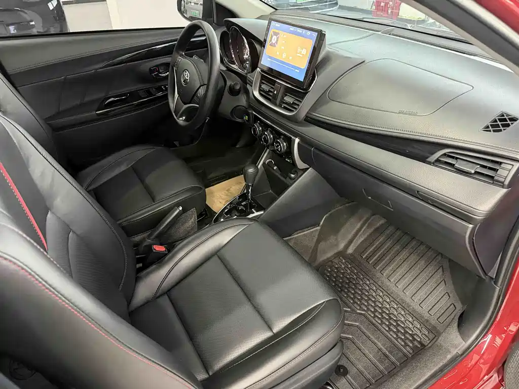 Toyota Yaris L 2022