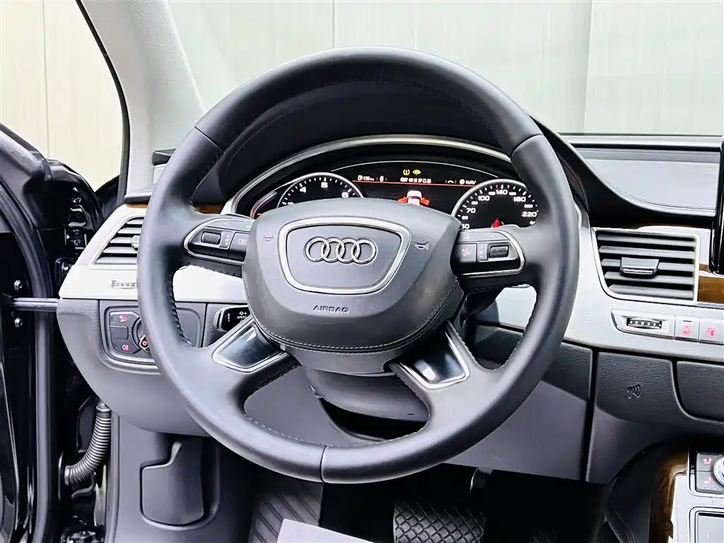 Audi A8 2015 — фото 10
