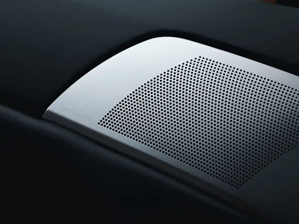 Aston Martin V8 Vantage 2013 — фото 16