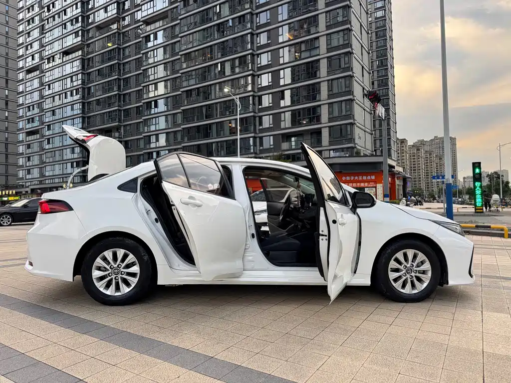 Toyota Corolla 2022 — фото 43