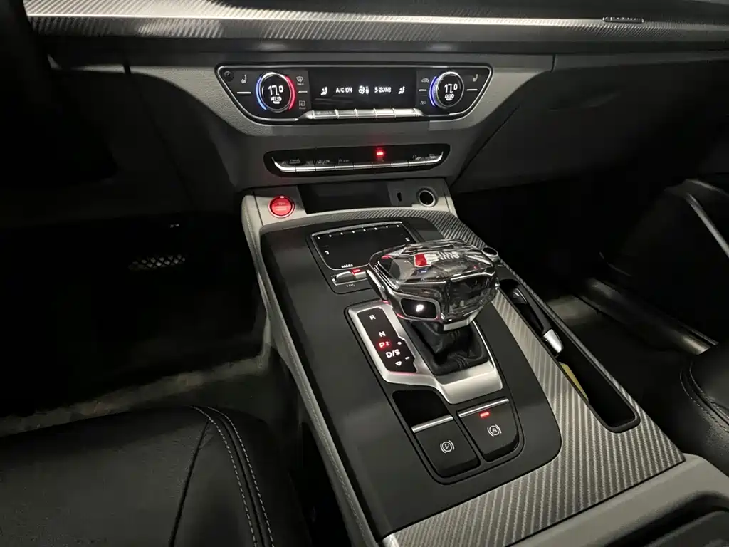 Audi Q5L 2019 — фото 10