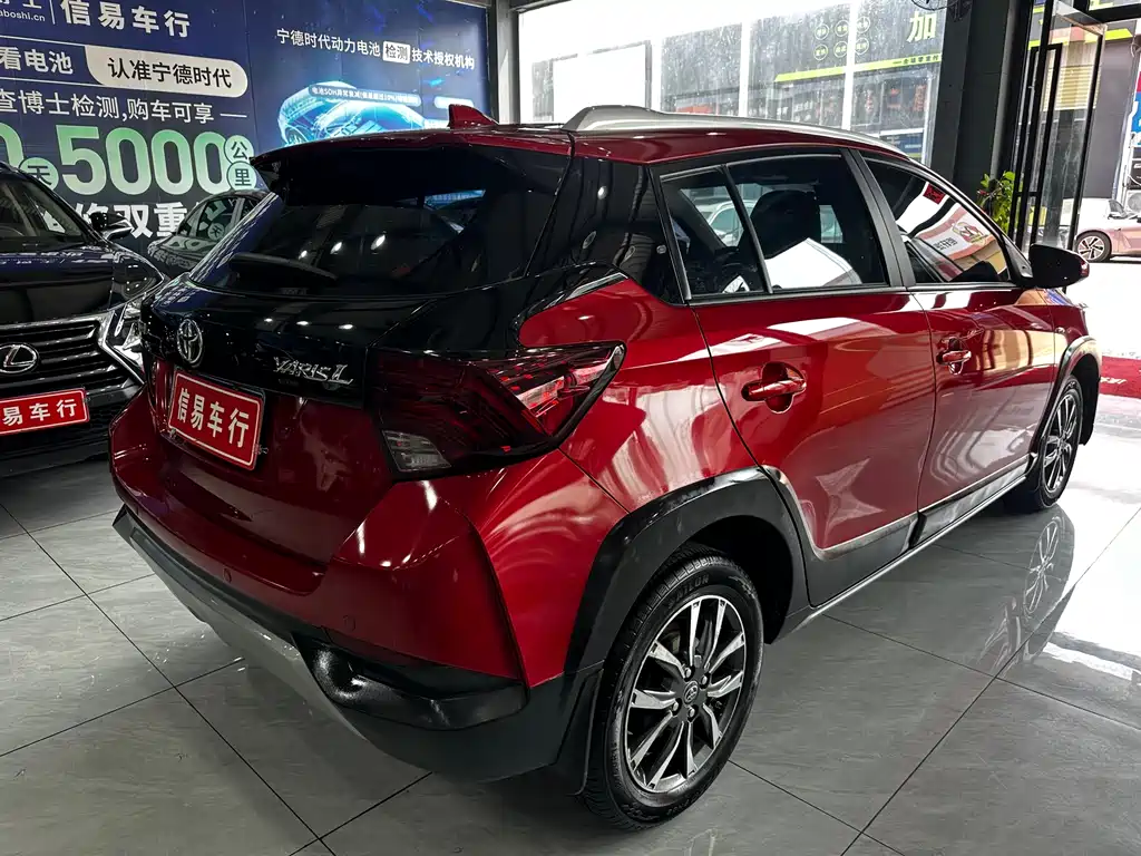 Toyota Yaris L 2021 — фото 12