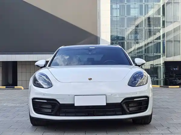 Porsche Panamera 2023