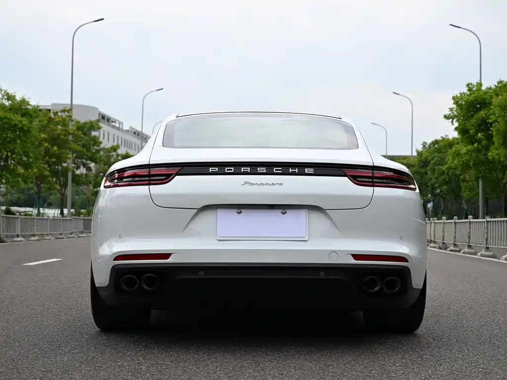 Porsche Panamera 2019 — фото 17
