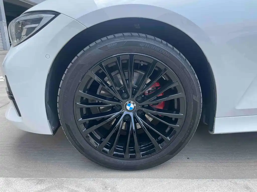 BMW 3 Series 2019 — фото 17