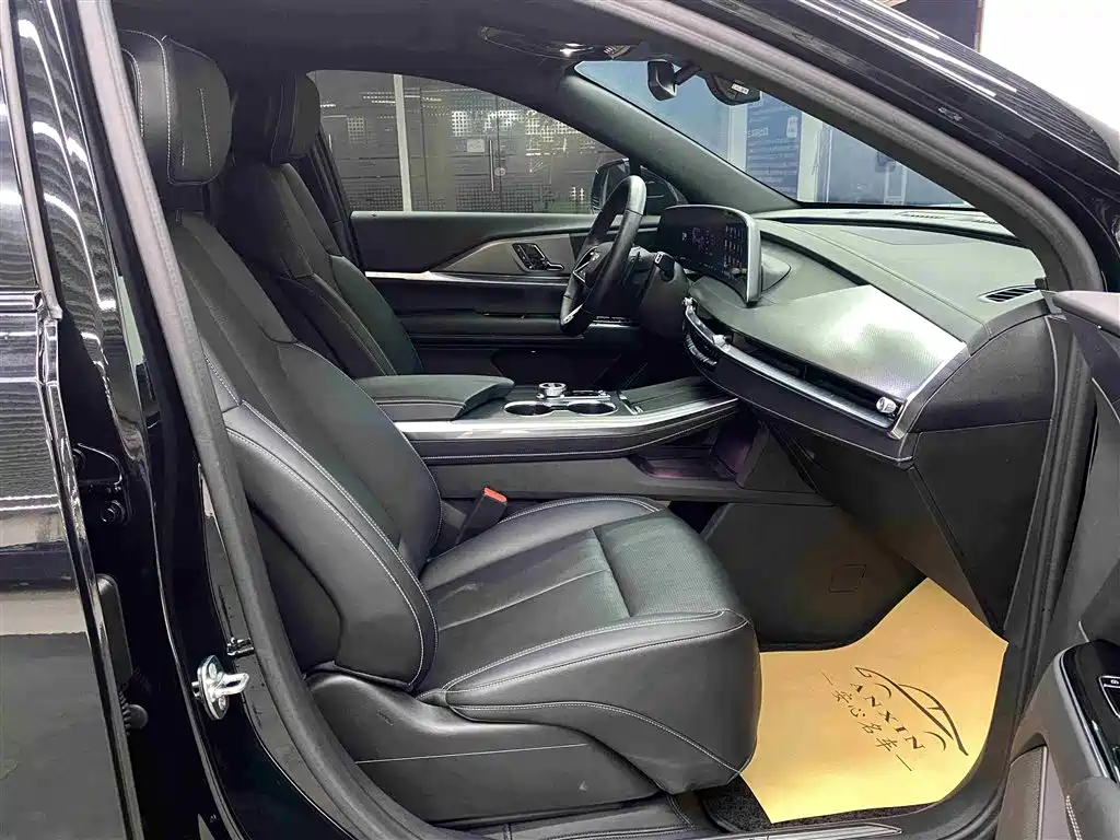 Cadillac XT5 2024 — фото 11