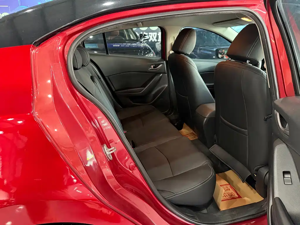 Mazda 3 Axela 2019 — фото 10