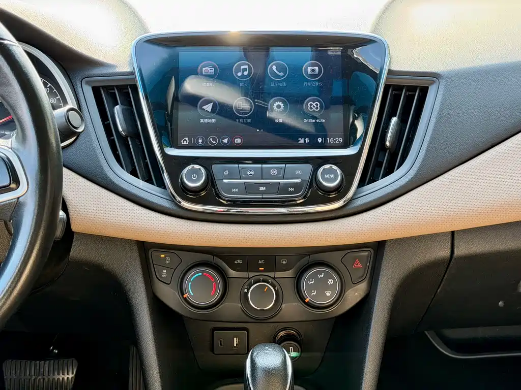 Chevrolet Monza 2020 — фото 15