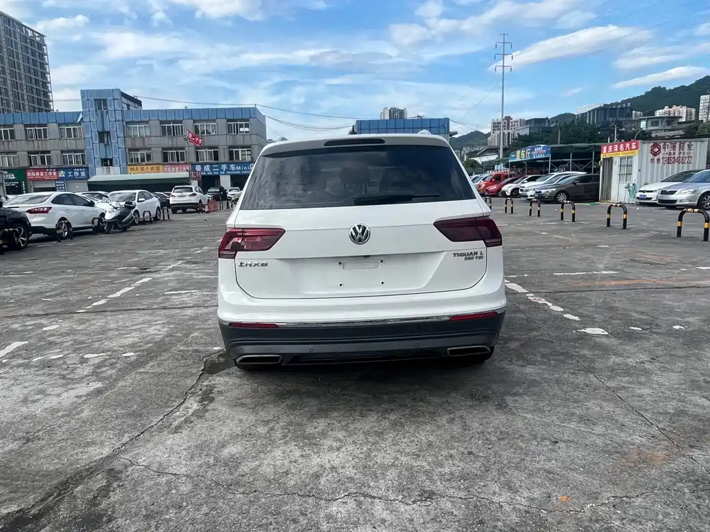 Volkswagen Tiguan L 2018 — фото 10