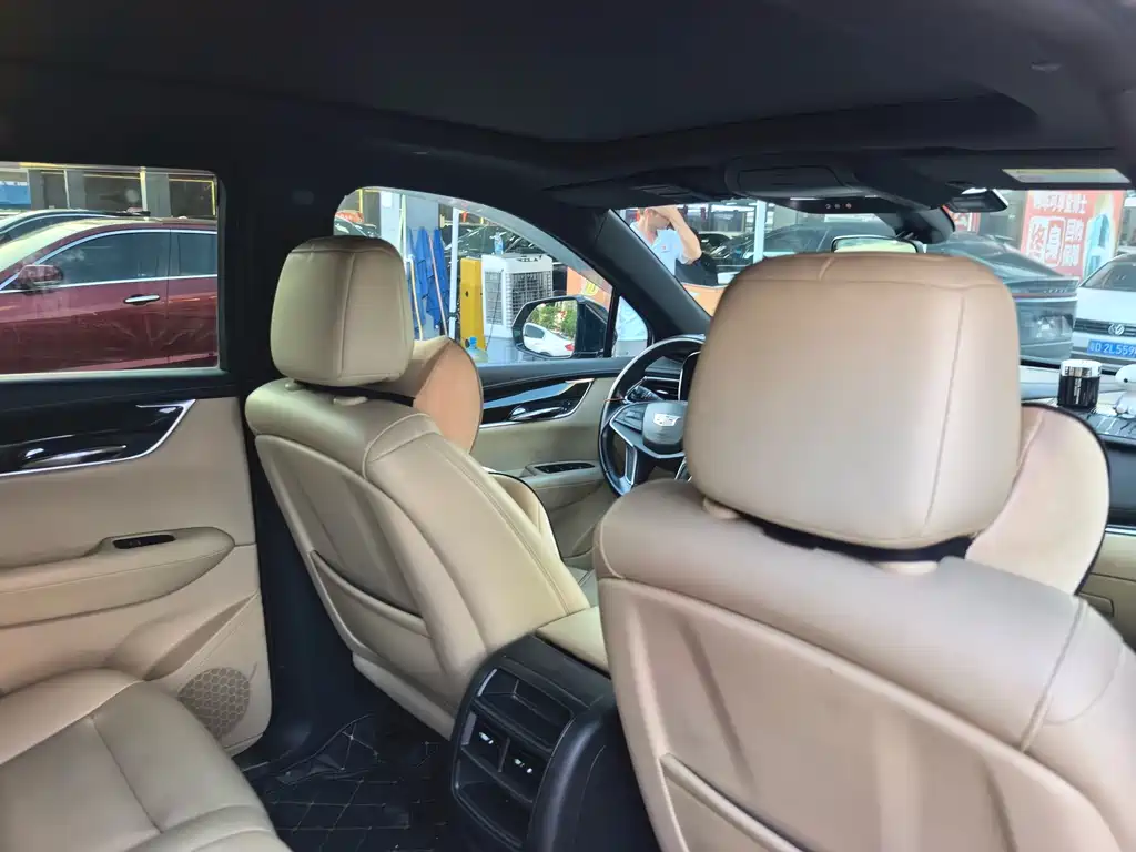 Cadillac XT5 2017 — фото 13