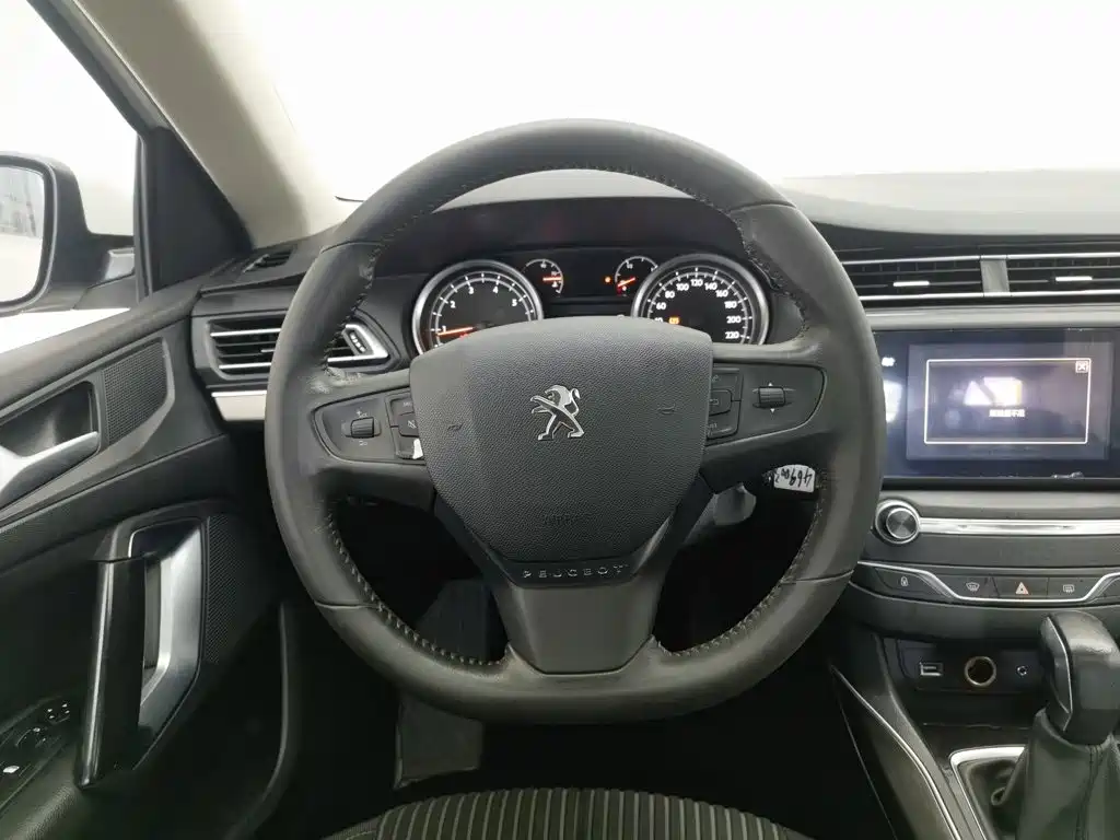 Peugeot 408 2016 — фото 11