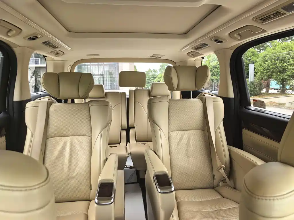 Toyota Alphard 2018 — фото 12