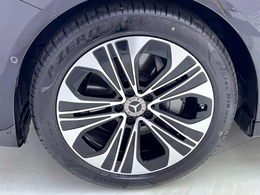 Mercedes-Benz E-Class 2024 — фото 12
