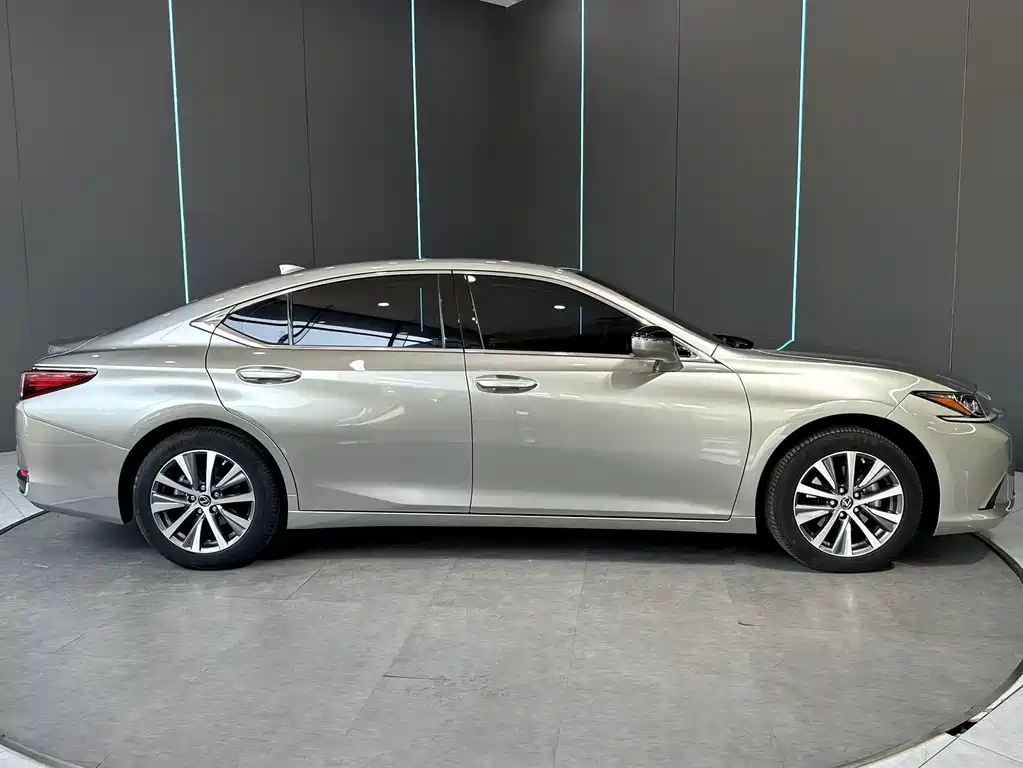 Lexus ES 2019 — фото 5