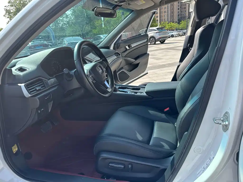Honda Accord 2022 — фото 10