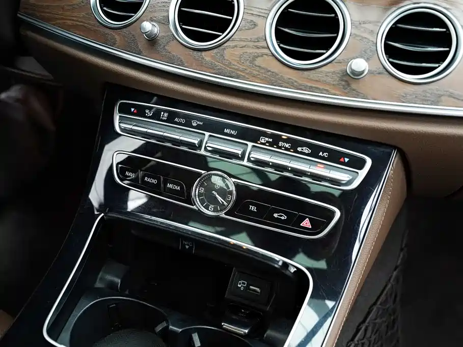 Mercedes-Benz E-Class 2016 — фото 9