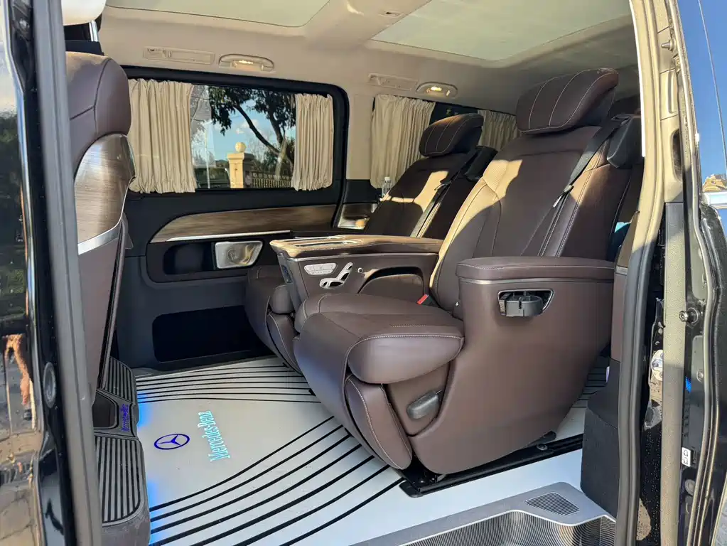 Mercedes-Benz V-Class 2023 — фото 7