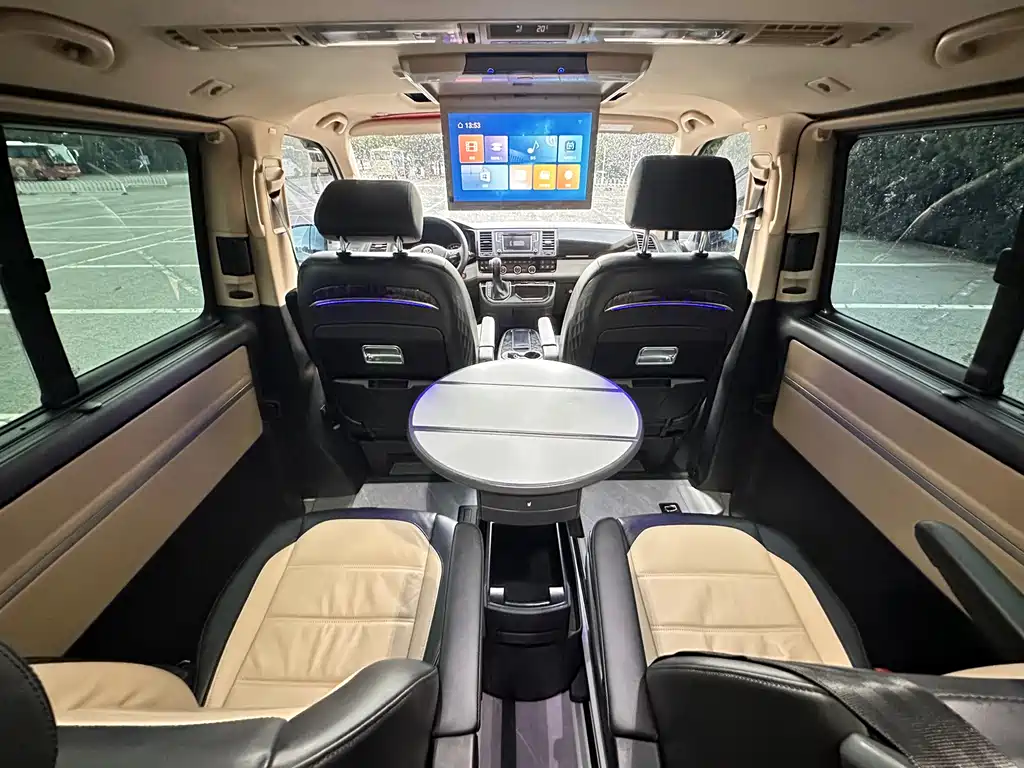 Volkswagen Multivan 2017 — фото 37