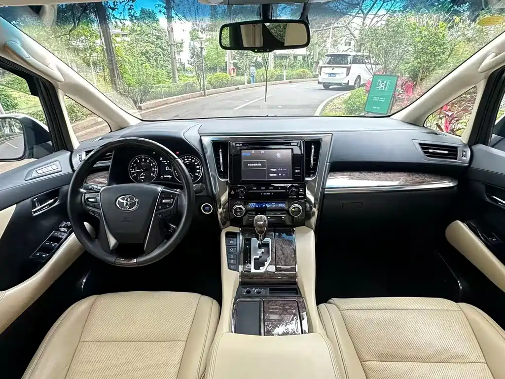 Toyota Alphard 2019 — фото 8