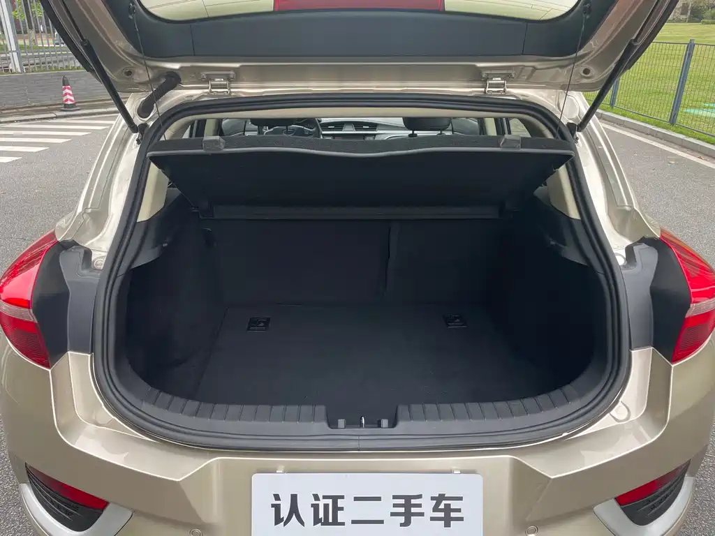 Geely Emgrand GS 2018 — фото 14