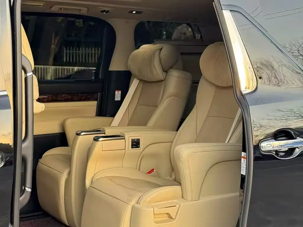 Toyota Alphard 2022 — фото 6