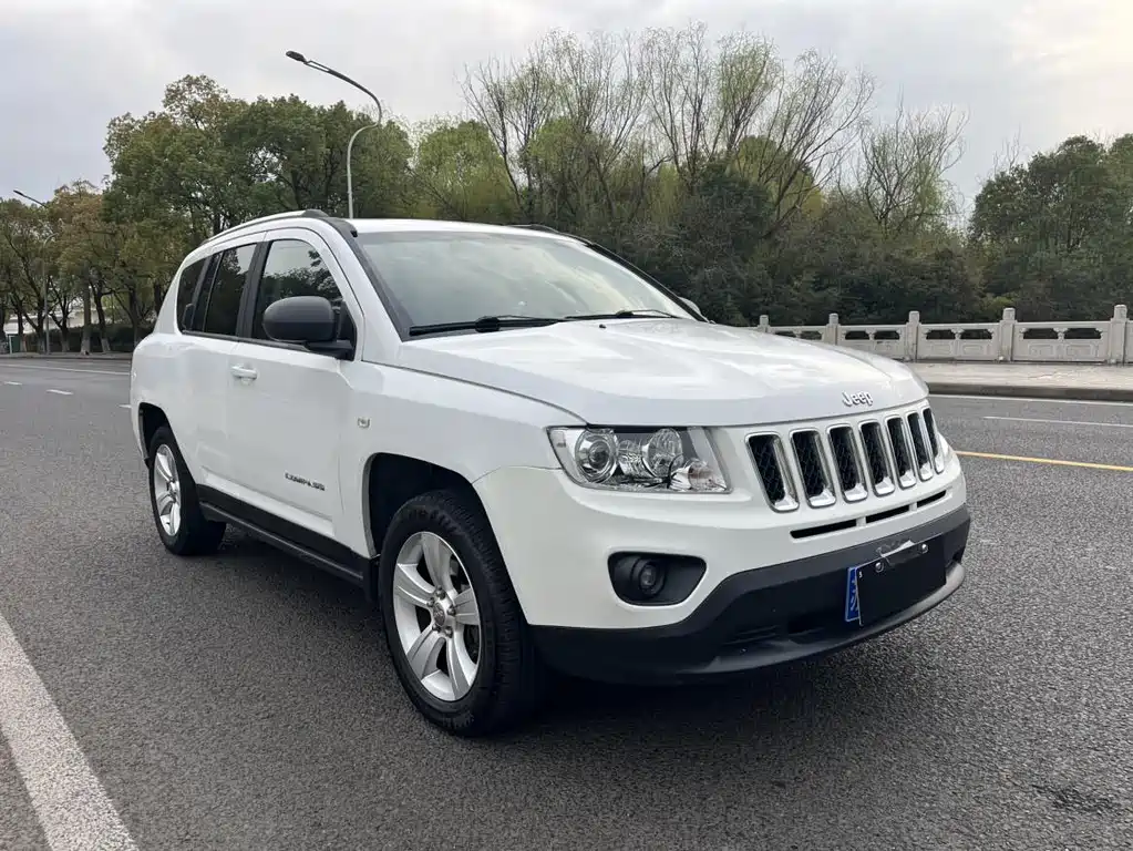 Jeep Compass 2012 — фото 3