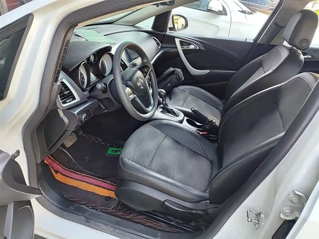 Buick Excelle 2015 — фото 12