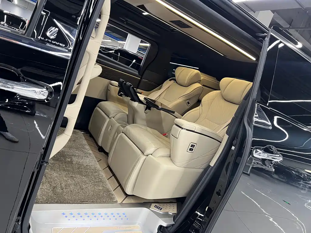 Toyota Alphard 2024 — фото 11